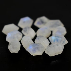 Vente en gros 6x12mm naturel arc-en-ciel pierre de lune plat hexagone perles direct usine du fabricant blanc bleu couleur fantaisie pierres précieuses - Product Image 6