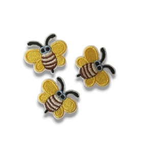 Broche de abeja amarilla bordado a mano broche de moda con cuentas en cobre para niños fiesta boda compromiso regalo perfecto Idea - Product Image 1