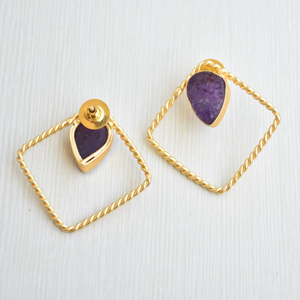 Boucles d'oreilles pendantes en laiton en gros, design en pierre naturelle brute, poli miroir, plaqué or, hypoallergénique, port sûr, vente en gros - Product Image 5