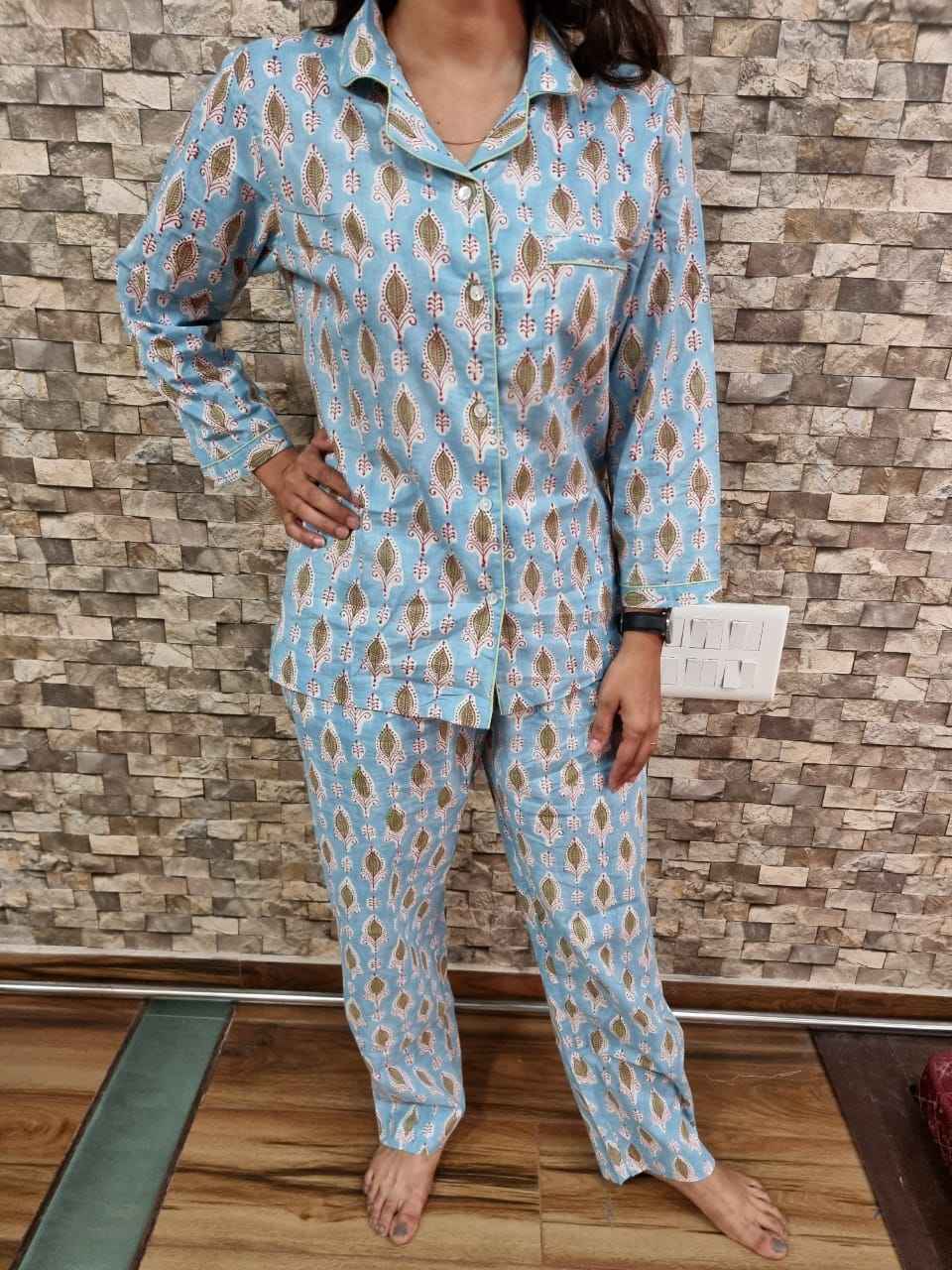 Buti สีฟ้า