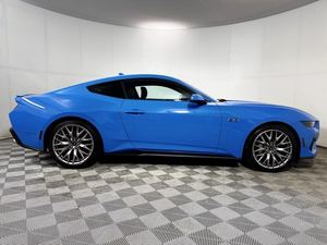 <span class=keywords><strong>Ford</strong></span> <span class=keywords><strong>Mustang</strong></span> <span class=keywords><strong>GT</strong></span> bleu éclatant 2025 d'occasion, sièges en cuir, toit ouvrant, SUV, camionnette, au meilleur prix, voiture de qualité, luxe - Product Image 3