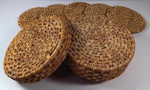 Juego de 5 posavasos tejidos a mano jacinto de agua productos ecológicos hechos en Vietnam Decoración de mesa al por mayor - Product Image 6