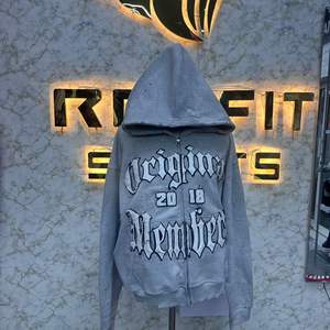 Top Qualité Logo Privé Le Plus Demandé Fermeture Éclair À Capuche Puff Imprimé Fabriqué En Usine Pas Cher Prix Hoodies Hommes Hommes Hoodies - Product Image 1