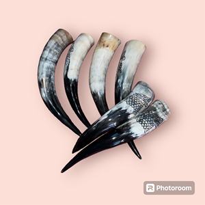 ROYAL NATURAL CRAFT Cuerno de Becerro Grande Hecho a Mano con Diseño Animal Elegante, Cuerno Vikingo Natural para Beber con Soporte, Utilizable para Reenactment - Product Image 3