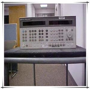 Générateur de signal RF d'occasion Agilent HP8647A/8647A 1G 250kHz-1000MHz à onde sinusoïdale - Product Image 5