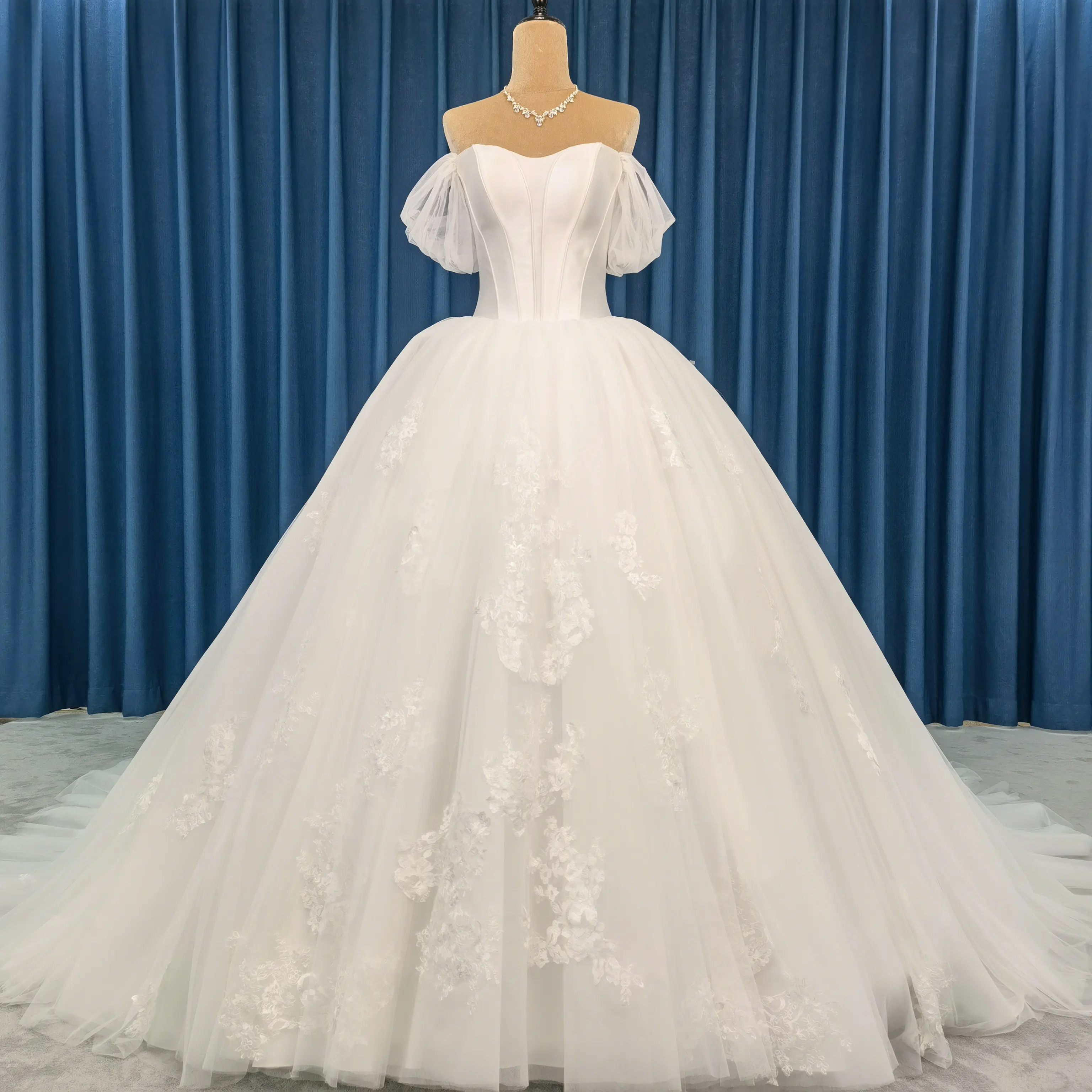 Tinh tế đính sang trọng vải tuyn thêu ren Bridal Gown vạt áo satin tắt Vai Wedding Dress