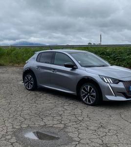 En stock 2020 "Peugeotts e208 GTLinees Hatchsbacks Disponible para la venta y listo para enviar - Product Image 4