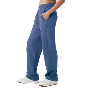 Pantalon de survêtement en éponge française Accolade pour femmes élégantes avec coupe à jambe droite et détail chromé - Product Image 5