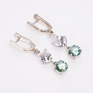 ต่างหูทรงหยดน้ำแบบวินเทจ ประดับมอสซาไนต์ทรงกลม เงินแท้ 925 ชุบทอง เหมาะสำหรับงานแต่งงาน หรือเป็นของขวัญหมั้นสำหรับเธอ จาก Tishya Jewellers - Product Image 5