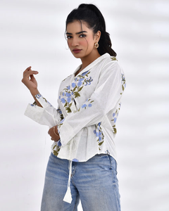 Precioso vestido maxi de cintura cruzada con estampado floral inspirado en Butta diseñado para mujeres con estilo elegante - Product Image 3