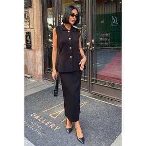 Ensemble en crêpe midi 10230 avec détail bouton doré et gilet – Accessoire de mode haut de gamme - Product Image 5