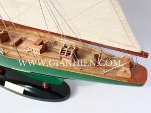 Gia Nhien Fabricant Approuvé Conception Personnalisée quantité minimale de commande Basse SHAMROCK PEINT VERT Maquette Artisanale Bateau Voilier EN BOIS - Product Image 5