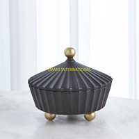Plat de service de luxe doré en acier inoxydable, durable, avec dôme isolant et base gravée, compatible gaz et induction, pour la table.