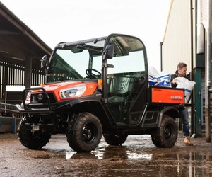 ¡Utilidad Kubota de cabina 4WD de alta venta lista para enviar! Características de 4 tiempos y 2 tiempos para manualidades e industriales Certificado EEC - Product Image 2