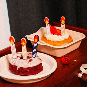 ท็อปเปอร์อะคริลิคไข่มุกแบบกำหนดเอง เคลือบเงา พร้อมโลโก้ส่วนตัว ใช้ซ้ำได้ ของตกแต่งเค้กพลาสติก ของขวัญส่งเสริมการขาย - Product Image 2