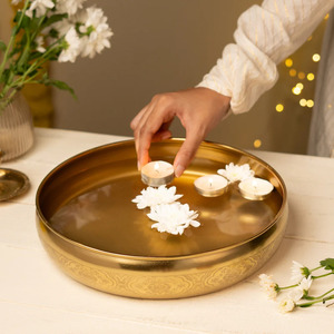 Diseño único Forma redonda Latón macizo Urli La mejor calidad Tamaño personalizado Flor de latón Urli para boda - Product Image 1