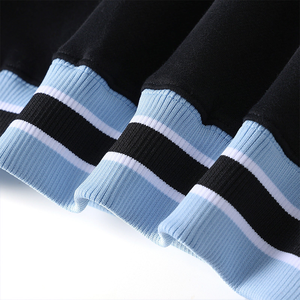 Sudadera con Capucha Unisex Kankakee Negra Premium con Estampado de Camuflaje, Parche de Pluma de Chenilla, Forro Azul Claro, Puños a Rayas, Bolsillo Tipo Canguro, Invierno, 100% - Product Image 5