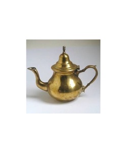 Bouilloire à thé en laiton sur le thème royal pour un service de thé élégant avec une poignée solide et un aspect classique - Product Image 4