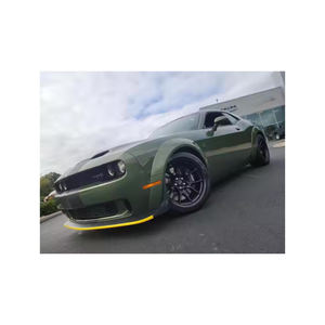 Dodge Challenger T/A avec graphismes d'inspiration vintage, améliorations de performance et style agressif. - Product Image 3