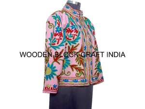 Chaqueta de Algodón Acolchada Transpirable y Ecológica con Bordado Suzani Indio Hecho a Mano, Detalle de Agujeros, Diseño Floral, Desmontable - Product Image 4