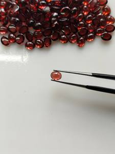 Granate Rojo Natural de 4x5 mm, Gema Ovalada en Cabujón Suelta para la Fabricación de Joyas - Product Image 4
