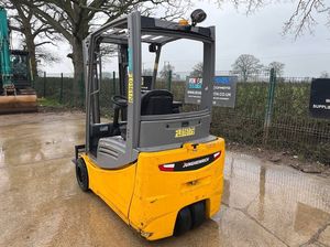 ผู้จัดจำหน่ายรถยกแบบ Reach truck และ VNA พร้อมบริการครบวงจร - Product Image 3