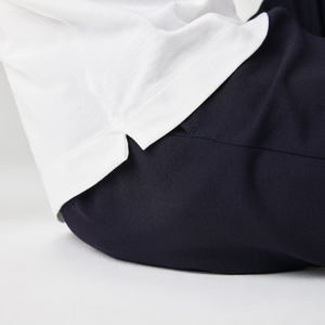 เสื้อโปโลผ้าฝ้ายสีชมพูอ่อนพร้อมกระดุมปกปิดรอยผ่าและซี่โครงปักโลโก้ทรงพอดีตัวปกติโลโก้แบบกำหนดเอง - Product Image 5