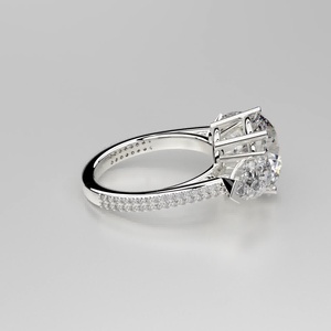 Bague en diamant de haute qualité certifiée IGI en or 18 carats avec pierre centrale de 5 carats. - Product Image 4