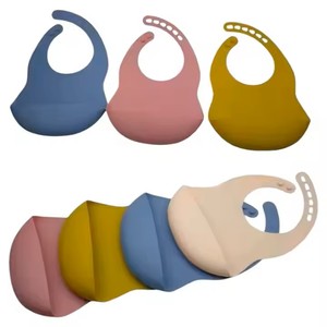 Elegantes Baberos modernos para bebés a la moda protegidos por silicona y plástico - Product Image 4