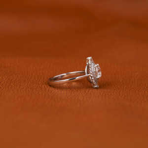 Anillo de Compromiso de Oro Macizo de 18 quilates, Diamante de Corte Redondo y Baguette, Libre de Conflictos, Doble Halo, Diseño Starburst, Anillo Chapado en Oro - Product Image 6