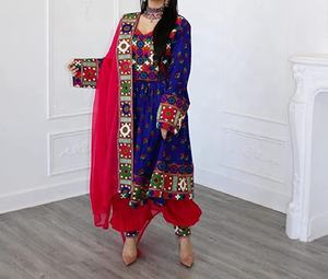 Robe de soirée traditionnelle africaine, vêtements faits à la main, broderie complète - Product Image 2