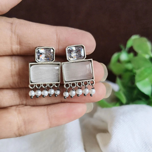 Pendientes de tuerca chapados en plata con patrón oxidado de varios colores, estilo de forma cuadrada de moda para regalo, Material principal de latón - Product Image 4