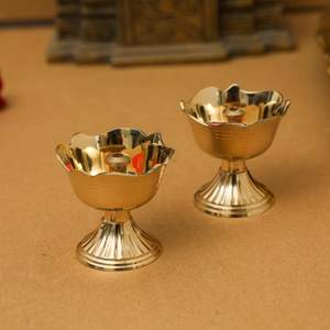 Diya Tradicional India de Latón, Lámpara de Aceite Hecha a Mano para Pooja Religiosa, Templo, Decoración Espiritual para el Hogar - Product Image 1