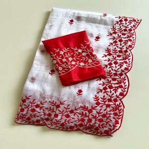 Sari de Tela Pura VASTRA COTTAGE con Borde Rojo y Bordado Floral con Trabajo de Calado y Blusa para Vestir en Festividades - Product Image 1