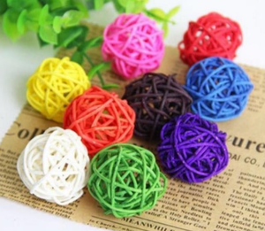 ลูกบอลหวายสำหรับนกแก้วลูกบอลของเล่นสำหรับนกเท้าคว้าหวายเป็นลูกบอลสีหลัก - Product Image 1