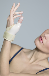 Soporte de Pulgar Unisex MEDICALAB, Protección Profesional, Material de Algodón y Plástico Suave, Ajuste Cómodo, Ligero, con Cierre de Gancho y Bucle - Product Image 4