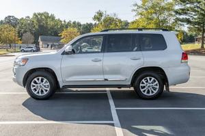 TOYOTA HILUX 2021, Transmisión Automática 4x4, Cámara Trasera, Motor Inteligente de 8L, Portaequipajes de Aleación de Aluminio - Product Image 5