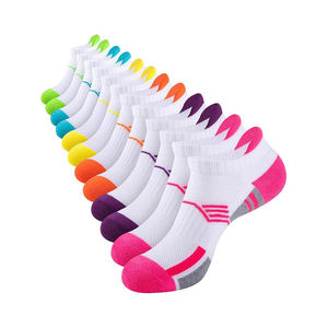 Chaussettes de performance à séchage rapide, tissu léger en nylon, élasthanne et coton pour le jogging, les séances de gym et les vêtements de sport décontractés - Product Image 4