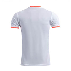 เสื้อฟุตบอลผ้าโพลีเอสเตอร์สำหรับผู้ชายเสื้อกีฬากลางแจ้งแบบแห้งเร็วน้ำหนักเบาระบายอากาศได้ดีผลิตตามสั่ง100% โลโก้ด้านหน้าสำหรับผู้ชาย - Product Image 2