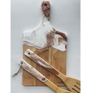 Résine artistique et planche à découper en bois option cadeau fait main pour les mariages ou pendaison de crémaillère avec des motifs époxy créatifs - Product Image 1