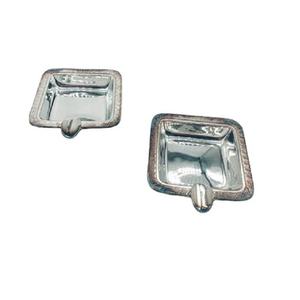 Ensemble solide de qualité supérieure de 2 cendriers carrés en métal argenté avec un design moderne pour les bars à domicile, les restaurants et les accessoires pour fumeurs de bureau - Product Image 1