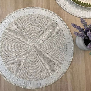 Mantel Individual con cuentas florales blancas hechas a mano y placa de cargador Centro de mesa de comedor decorativo tejido para boda - Product Image 1