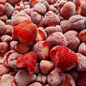 FRAISES CONGELÉES ENTIÈRES ET TRANCHÉES POUR BOISSONS ET DESSERTS PRODUITS AU VIETNAM - Product Image 4