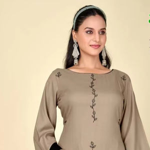 Exquisita Colección al por Mayor de Salwar Kameez Hindú-Pakistaní de Rayón Bordado de Secado Rápido y Corte Regular para Fiestas - Product Image 1