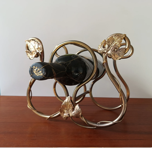 Casier à vin en métal doré d'inspiration marocaine avec un beau motif en treillis, une pièce unique disponible à prix de gros. - Product Image 5