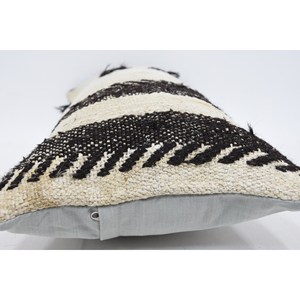 Alfombra de lana Kilim Beige con estampado vintage Almohada tejida de 12x24 pulgadas con hermoso diseño - Product Image 5
