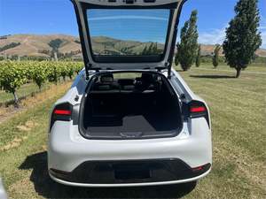 Auto Usado con Bajo Kilometraje, Toyota PriusS 2.0 <span class=keywords><strong>Híbrido</strong></span> Z <span class=keywords><strong>2023</strong></span>, 5 Puertas, Hatchback, Tracción Delantera, Envío a Todo el Mundo - Product Image 5