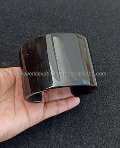 Brazalete de cuerno de buey negro artesanal personalizado, cuerno de búfalo natural con incrustaciones de plata en forma de estrella, accesorio de moda - Product Image 3