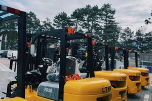 AVAILABLE IN STOCK Big on High Quality Lifts Excellent for <b>Material</b> <b>Handling</b> and Heavy Lifting Tasks diesel Forklift. - Product Image 2