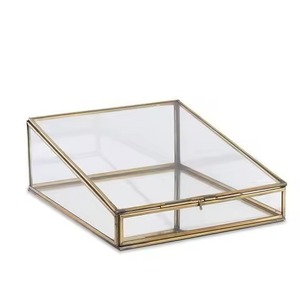 Boîte de rangement et organisateur de bijoux en métal doré et en verre faits à la main, 2 tailles pour colliers et bagues - Product Image 4